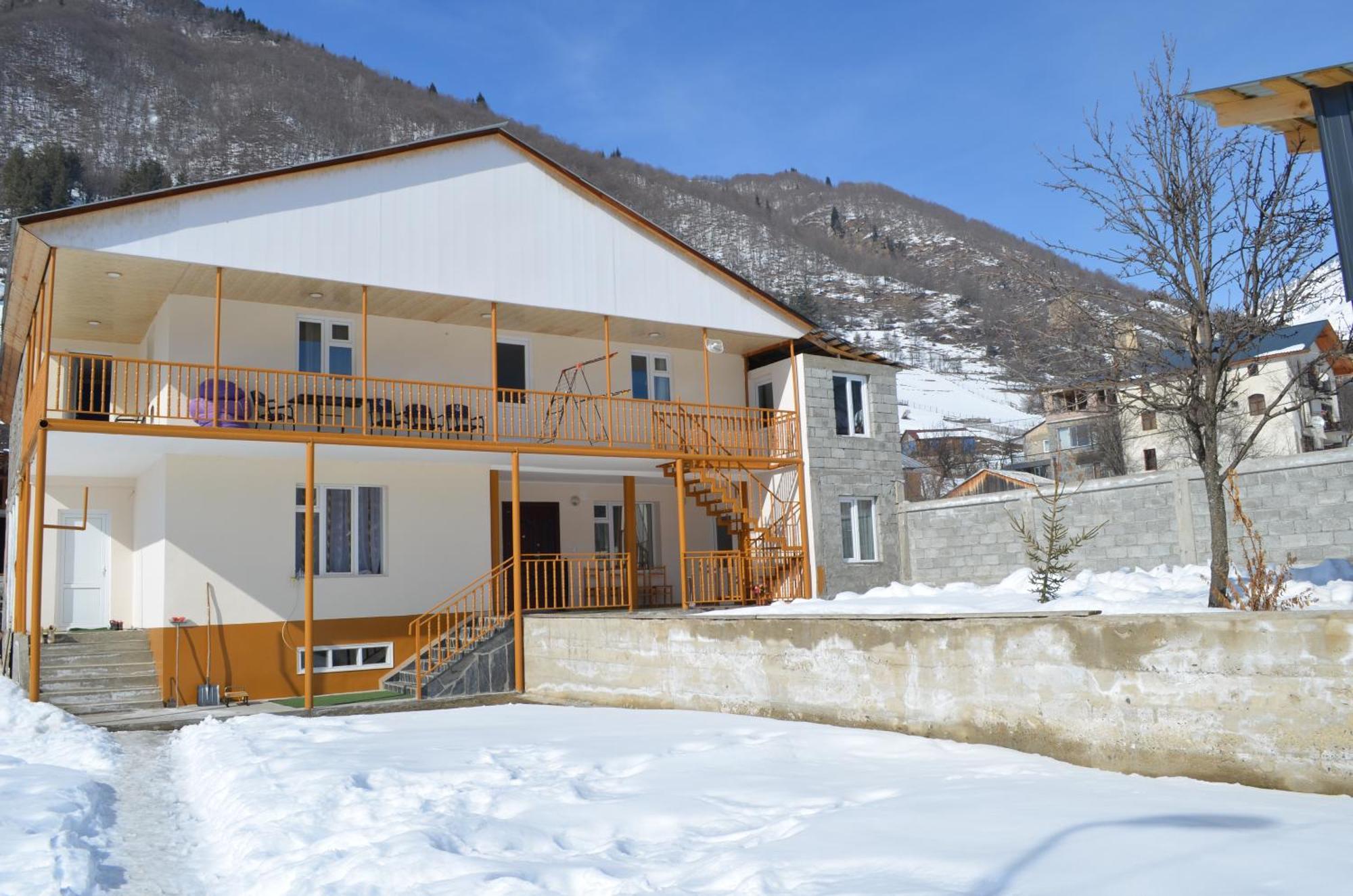 Guesthouse Qarim Mestia Exterior photo