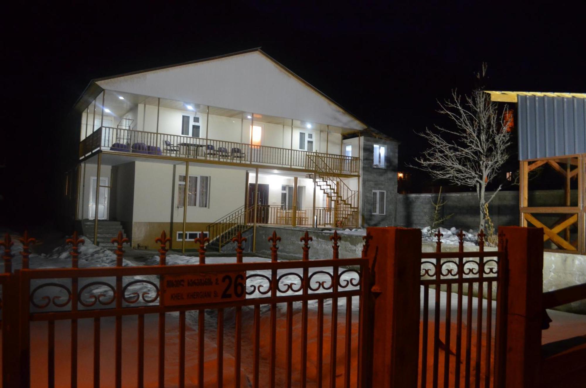 Guesthouse Qarim Mestia Exterior photo
