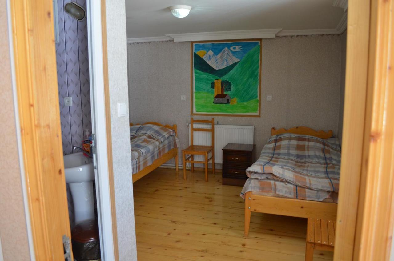 Guesthouse Qarim Mestia Exterior photo